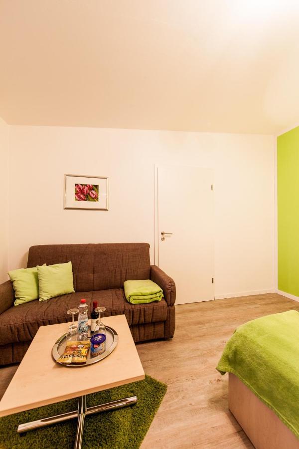 Cafe & Wein Gaestehaus Kurz ไฮล์บรอนน์ ภายนอก รูปภาพ