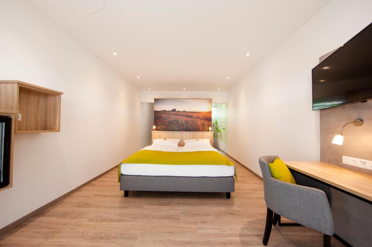 Cafe & Wein Gaestehaus Kurz ไฮล์บรอนน์ ภายนอก รูปภาพ